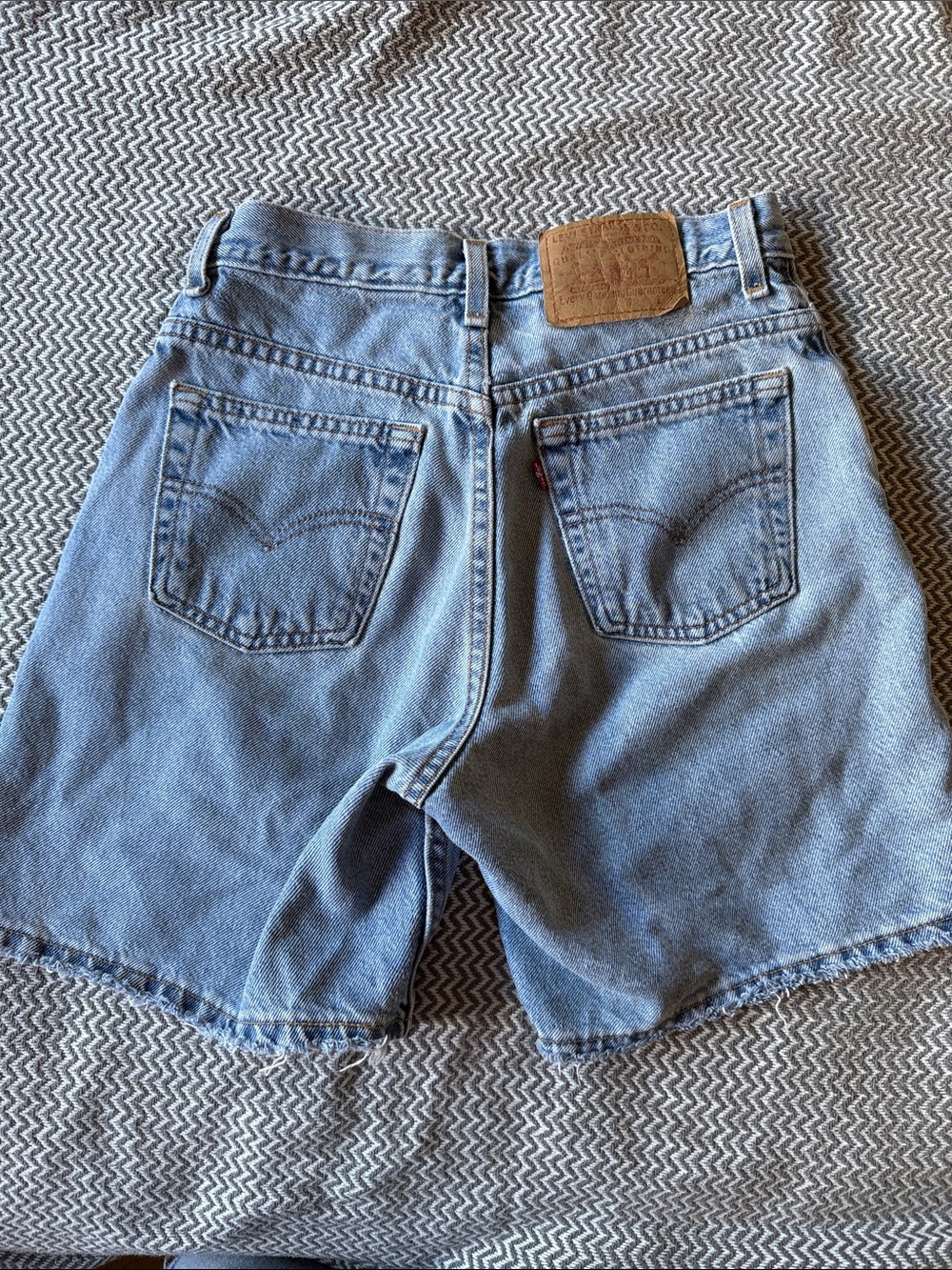 Vintage Levi’s 511 shorts jorts Bermuda size 28 
Waist 7” inseam